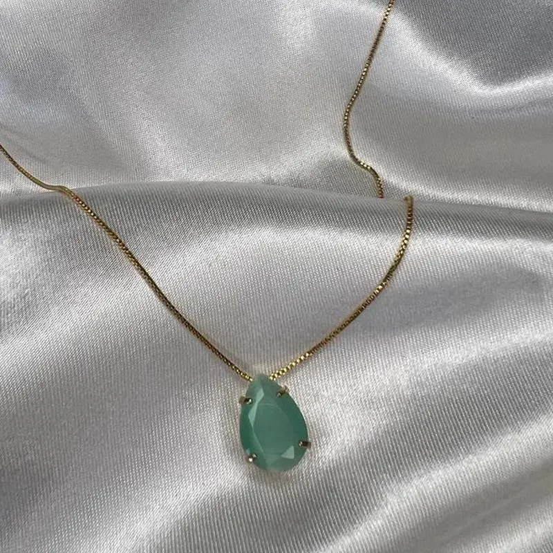 Colar Gota de Pedra Verde - Banhado a Ouro 18K
