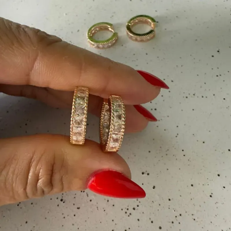 Brinco Argola com Zircônias - Banho de ouro 18k