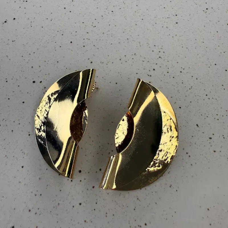 Brinco Geométrico Torcido - Banhado em Ouro 18K