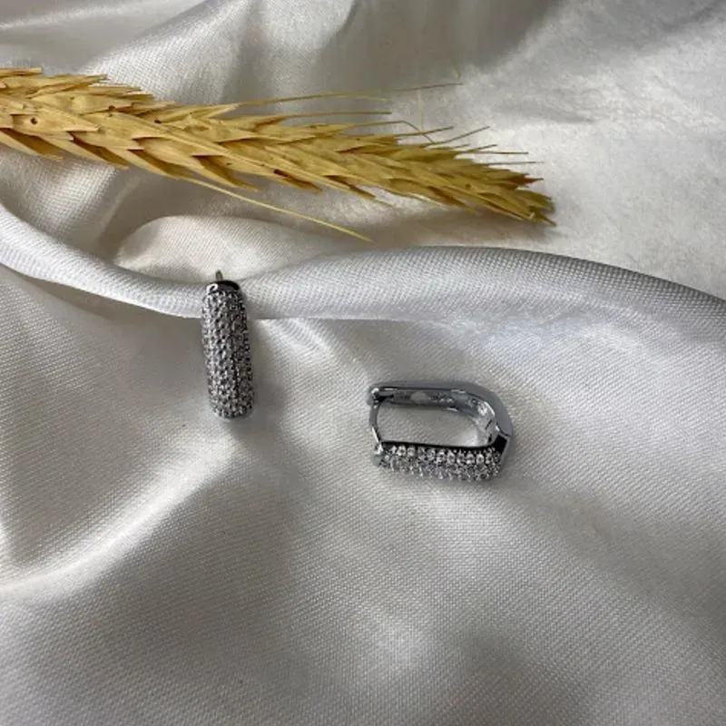 Brinco Argola em U Cravejado Zircônias - Banho em Ródio