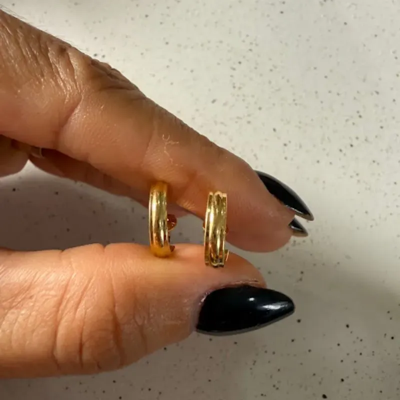 Brinco Meia Argolinha - Banhada a ouro 18k
