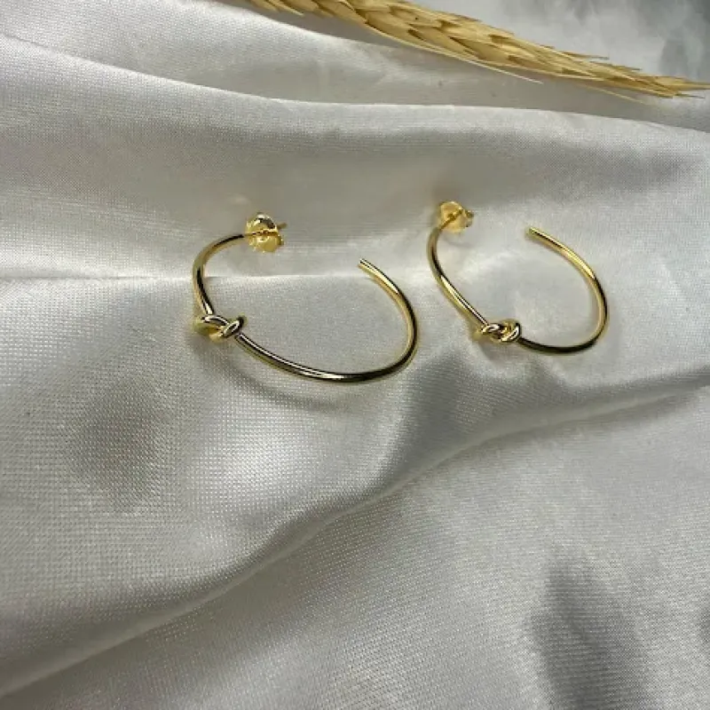 Brinco Argola Fio com Nó - Banhado a Ouro 18K