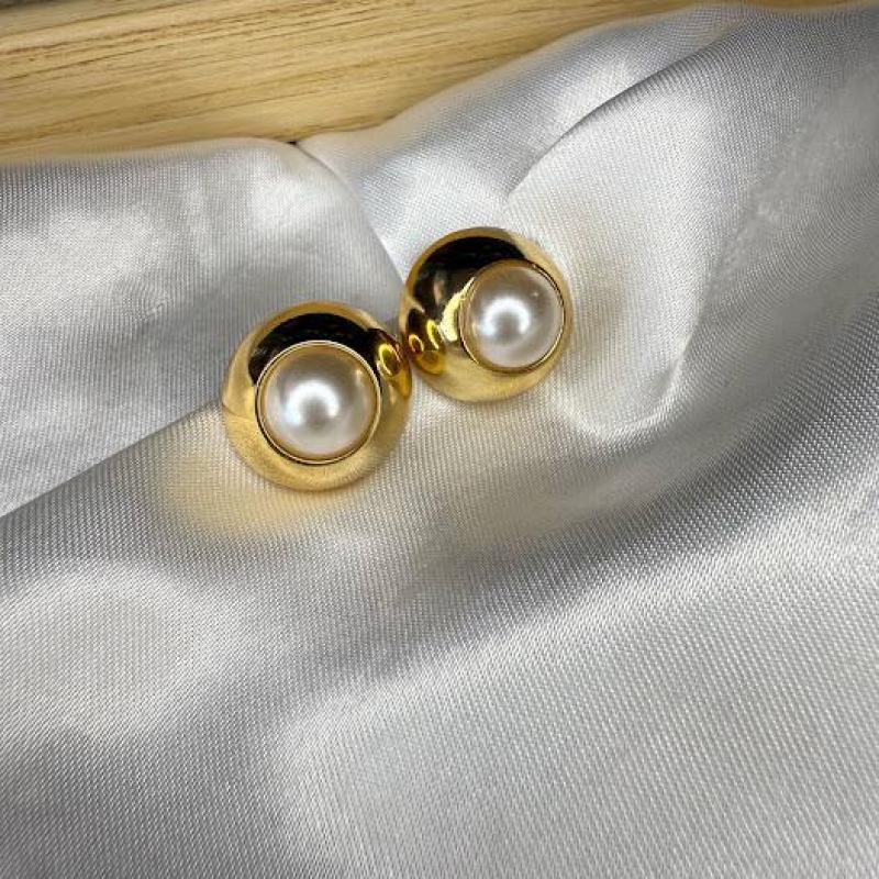 Brinco Meia Bola com Pérola - Banhado a Ouro 18K