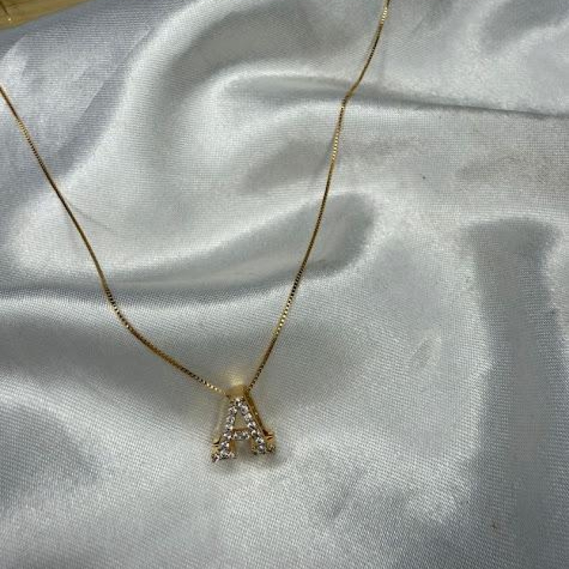 Colar Personalizado Letra A Cravejada - Banhado a Ouro 18k
