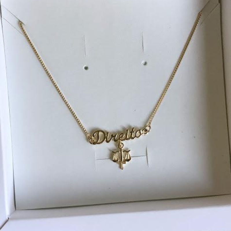 Colar Profissão Direito - Banhado a Ouro 18K