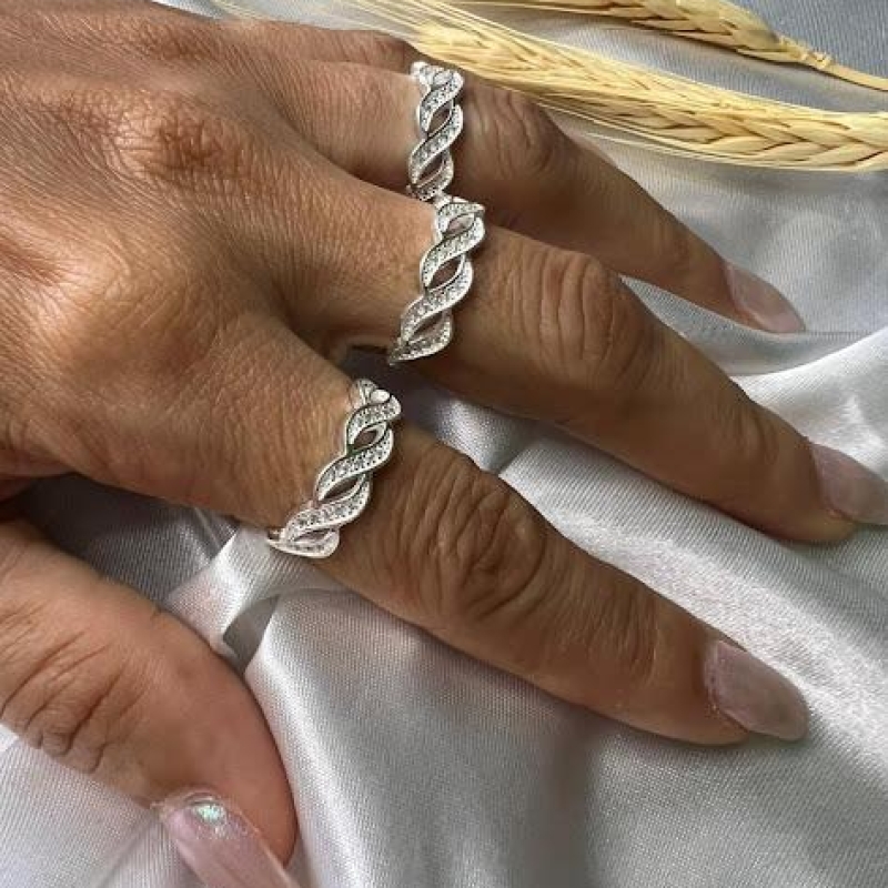 Anel Entrelaçado Cravado Zircônias (Und) - Prata 925