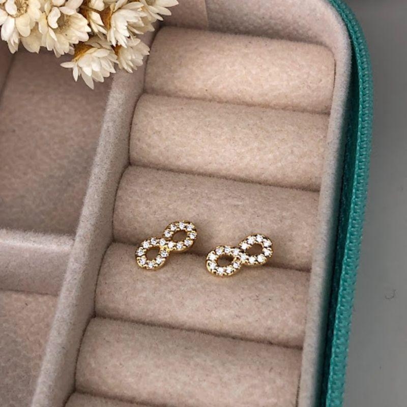 Brinco Infinito Pequeno Cravejado Zircônia - Banhado a Ouro 18k