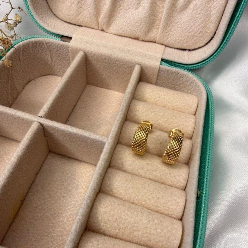 Brinco Semi Argolinha Telinha Vazada - Banhado a Ouro 18K