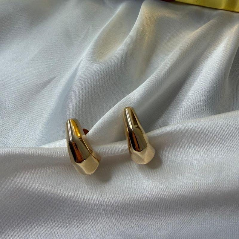 Brinco Meia Argola Chanfrado - Banhado a Ouro 18k