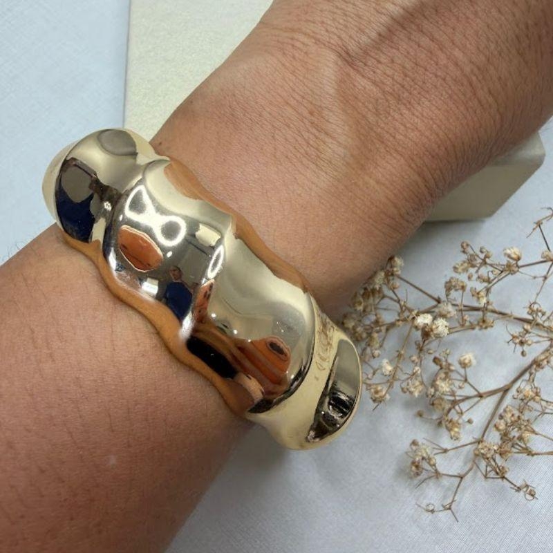 Bracelete Maxi Ondulado Liso Dourado