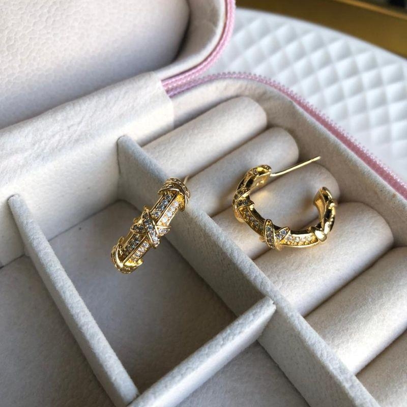 Brinco Argola de Pino com X Cravejado - Banhado a Ouro 18k