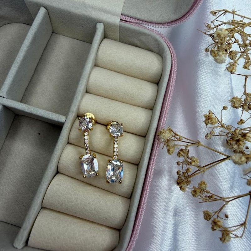 Brinco com Zircônias - Banhado a Ouro 18k