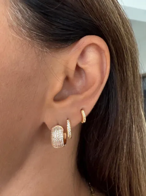 Brinco Argola Abaulada Cravejada Microzircônias - Banhado a Ouro 18K