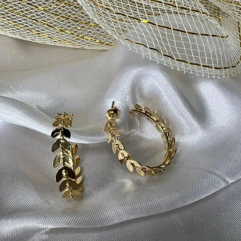 Brinco Argola Folhinhas Romanas - Banhado a Ouro 18K