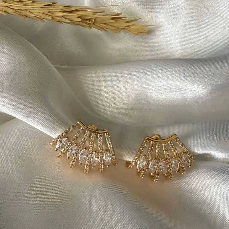 Brinco Ear Cuff Cravejado  - Banhado a Ouro 18K