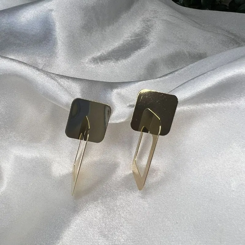 Brinco Geométrico - Banhado a Ouro 18K
