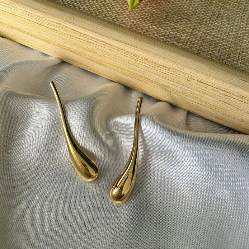 Brinco Gota Orgânica - Banhado a Ouro 18K