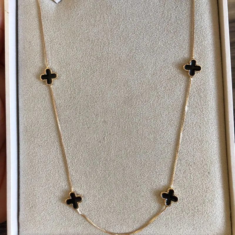 Colar Longo Inspiração Jóia Trevo Preto - Banhado a Ouro 18K