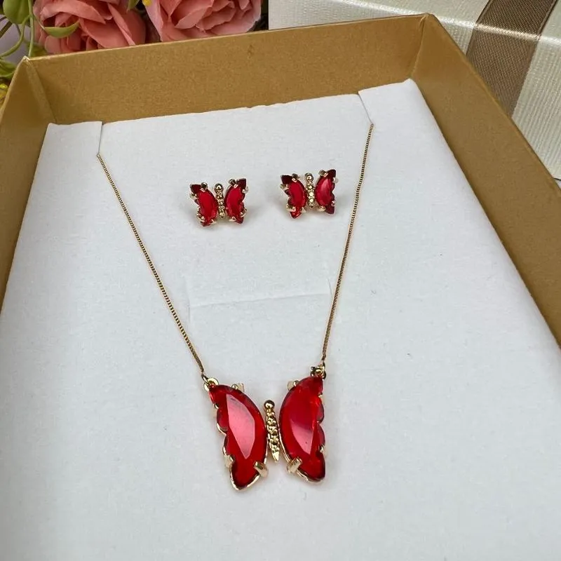 Conjunto Colar e Brinco Borboleta Cristal Vermelha - Banhado a Ouro 18K