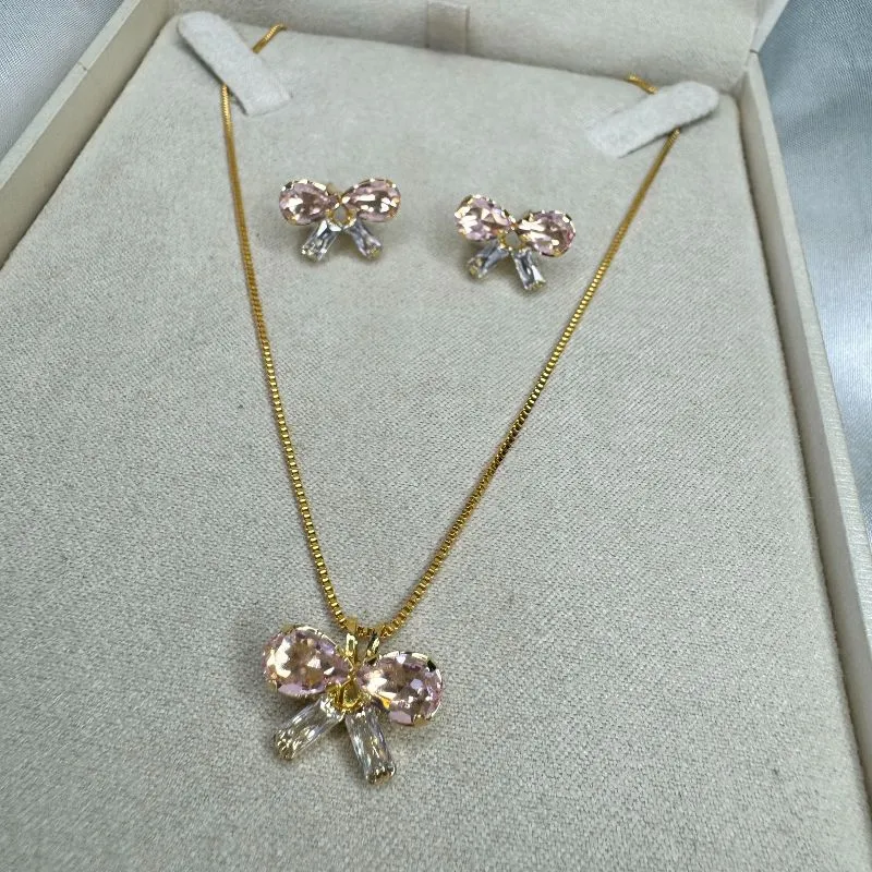Conjunto Colar e Brinco Laço Navete Rosa e Cristal - Banhado a Ouro 18K