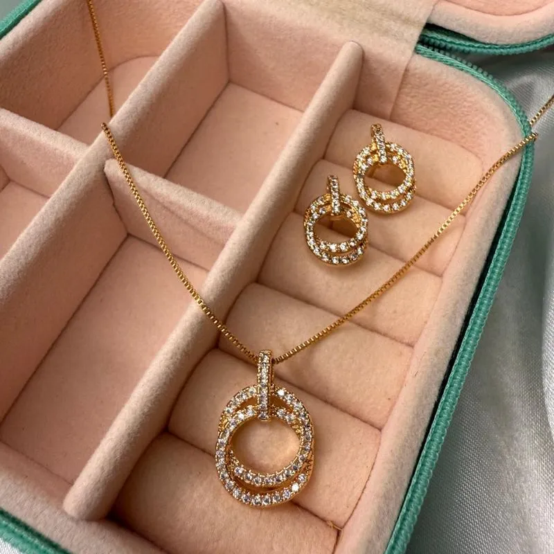 Conjunto e Colar e Brinco Círculos Cravejados - Banhado a Ouro 18K