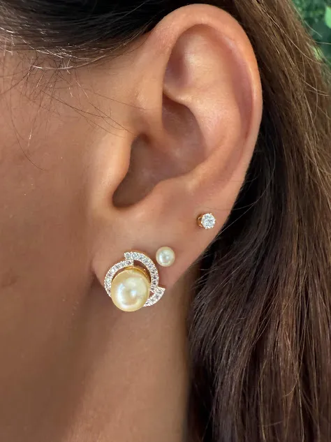 Brinco Pérola Cravejada Zircônias - Banhado a Ouro 18K