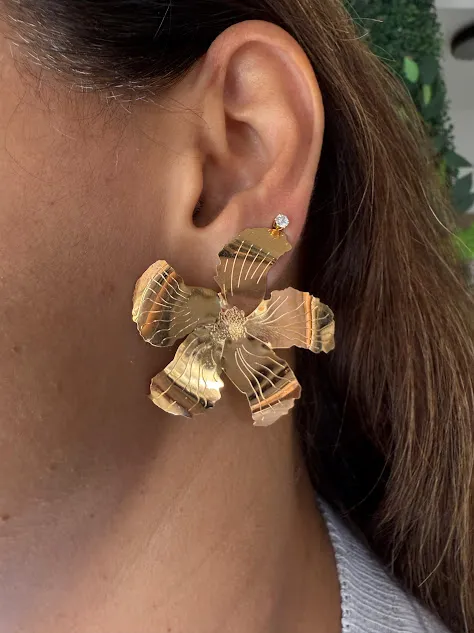 Brinco de Flor Grande com 5 Pétalas - Banhado a Ouro 18K