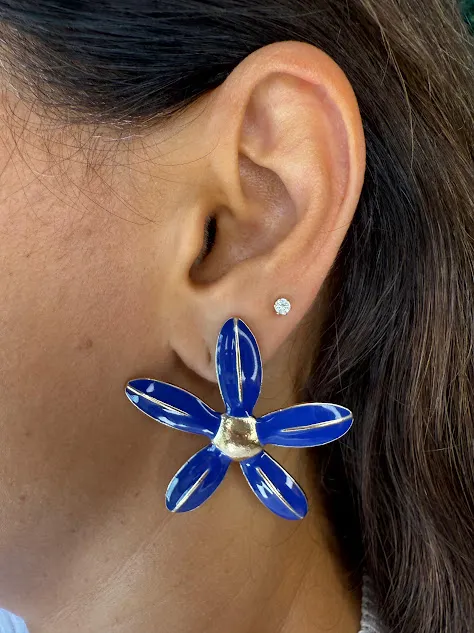 Brinco Flor Esmaltado Azul - Banhado Ouro 18K