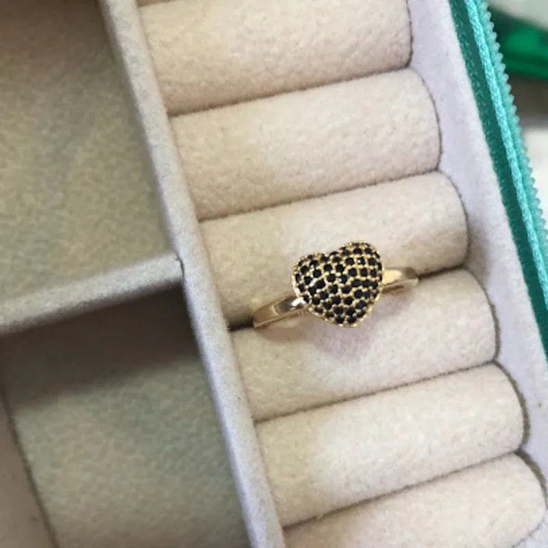 Anel Chuveirinho Coração com Microzircônia Negra - Banhado a Ouro 18k