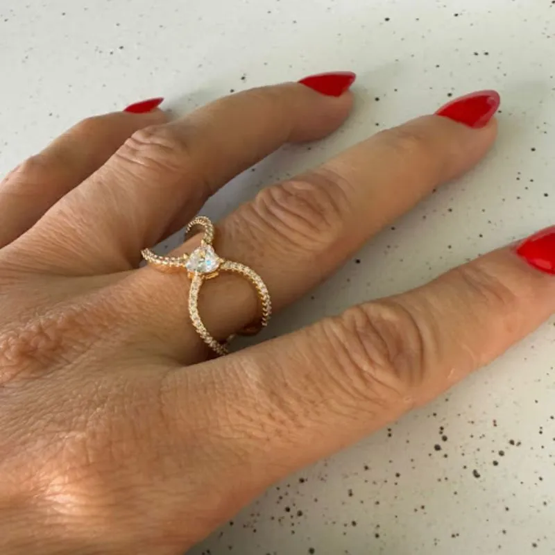 Anel Infinito com Zircônia Coração - Banhado a Ouro 18k