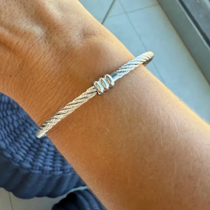 Bracelete Torcido Fecho de Imã - Aço Inoxidável
