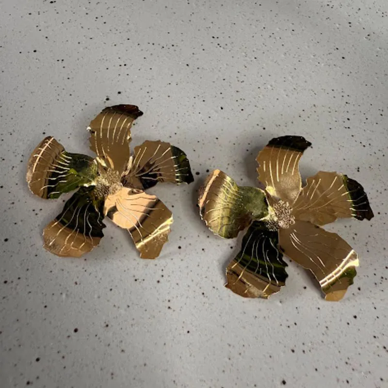 Brinco de Flor Grande com 5 Pétalas - Banhado a Ouro 18K