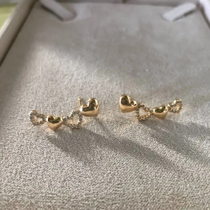 Brinco Ear Cuff de Corações - Banhado a Ouro 18k