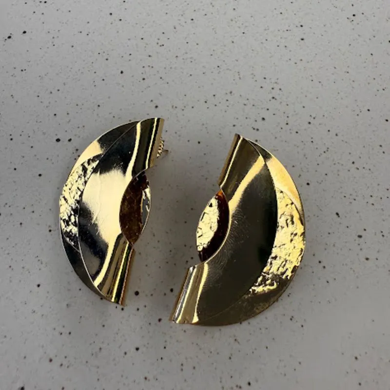 Brinco Geométrico Torcido - Banhado em Ouro 18K