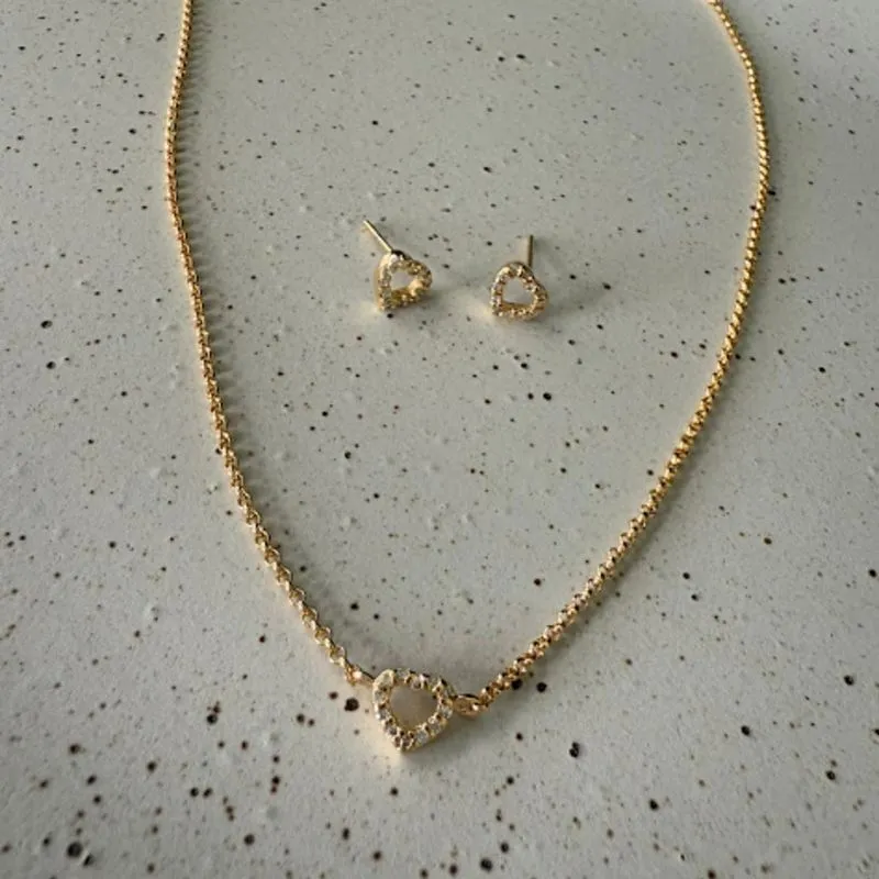 Conjunto Colar e Brincos Coração Pequeno Cravejado Zircônias - Banhado a Ouro 18k