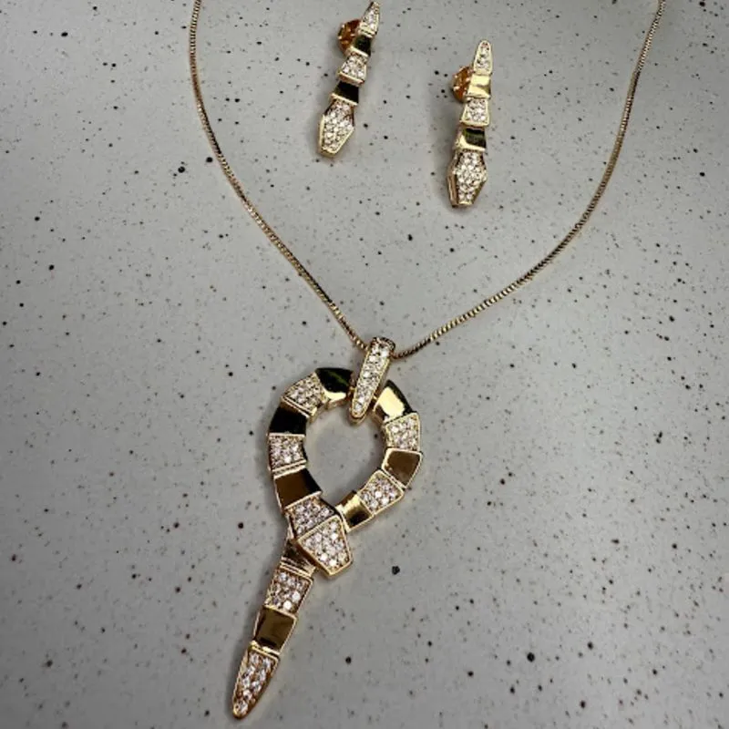 Conjunto Colar e Brincos Inspiração Joia Serpente Cravejada Zircônias - Banhado a Ouro 18k