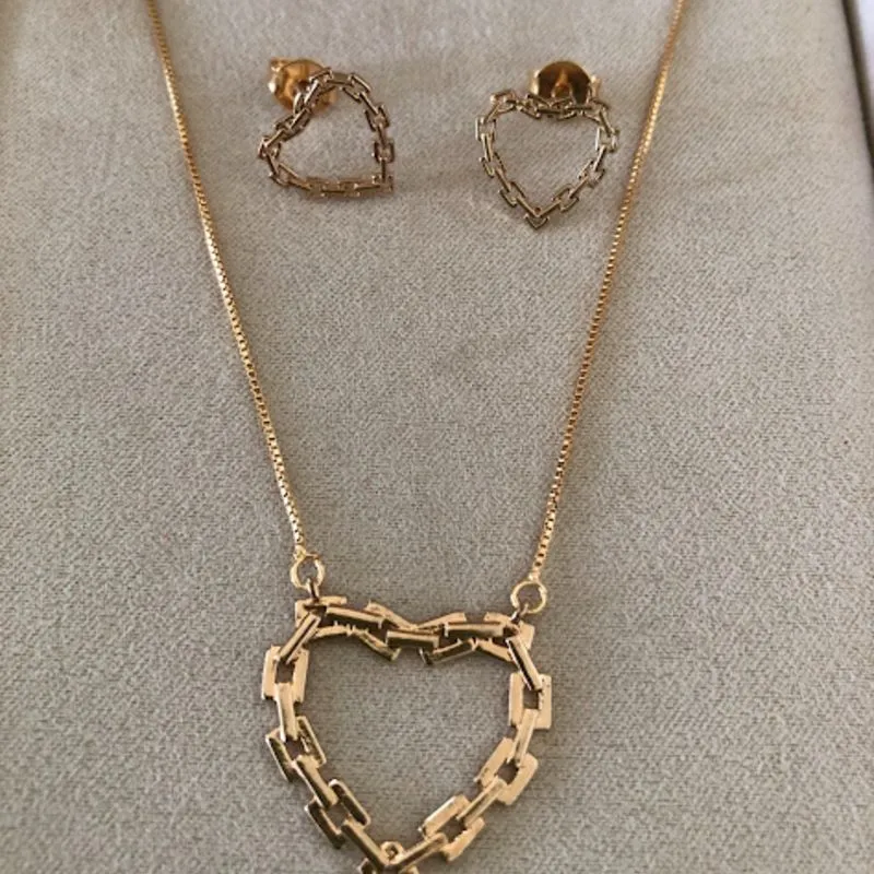 Conjunto De Colar e Brincos em Coração Vazado - Banhado a Ouro 18k