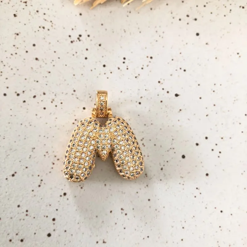 Pingente Letra M Cravejado Zircônias - Banhado a Ouro 18k