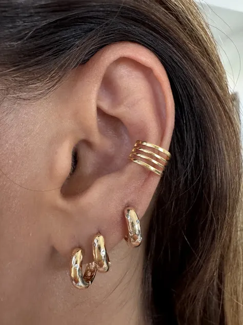 Brinco de Argolinhas com Pequenos Ponto de Luz - Banhado a Ouro 18K