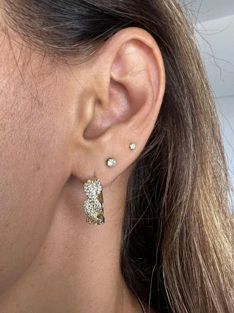 Brinco Argola Trançada Cravejada Zircônias - Banhado a Ouro 18K