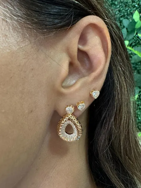 Brinco Gota Trabalhada e Cravejada - Banhado a Ouro 18k