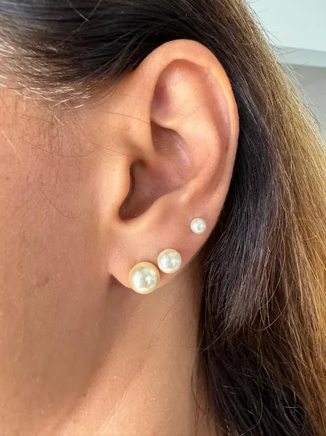 Brinco Trio de Bolinhas de Pérolas lisa - Banhado a Ouro 18k