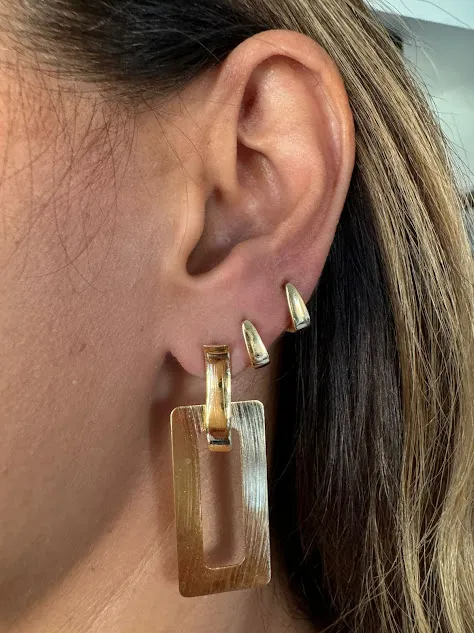 Brinco Retangular Escovado Grande - Banhado a Ouro 18K