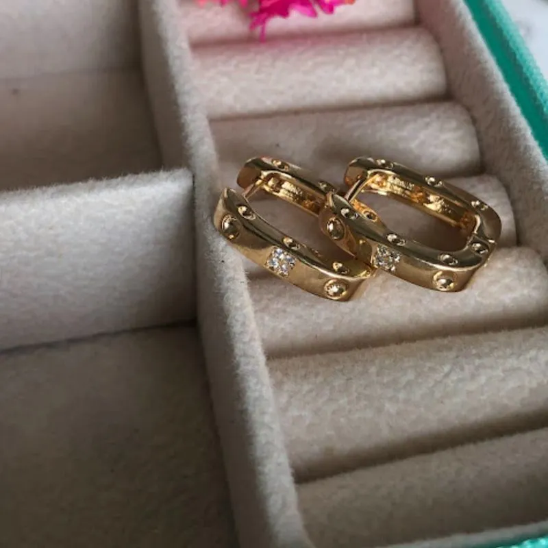 Brinco Argola Quadrada Inspiração Joia P - Banhado a Ouro 18K