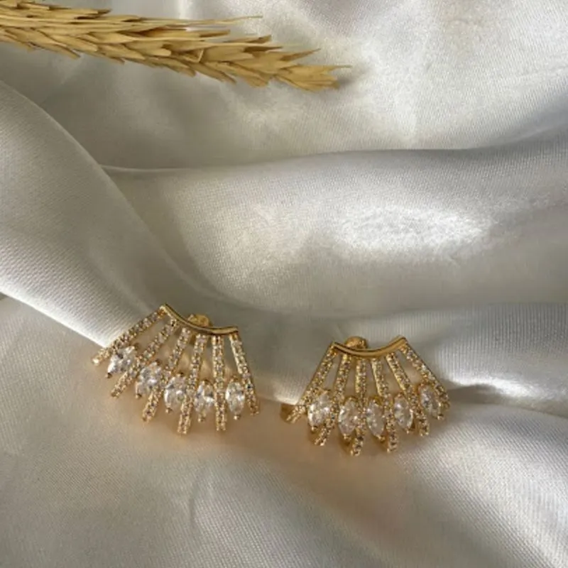 Brinco Ear Cuff Cravejada e Gotas Zircônias - Banhado a Ouro 18K