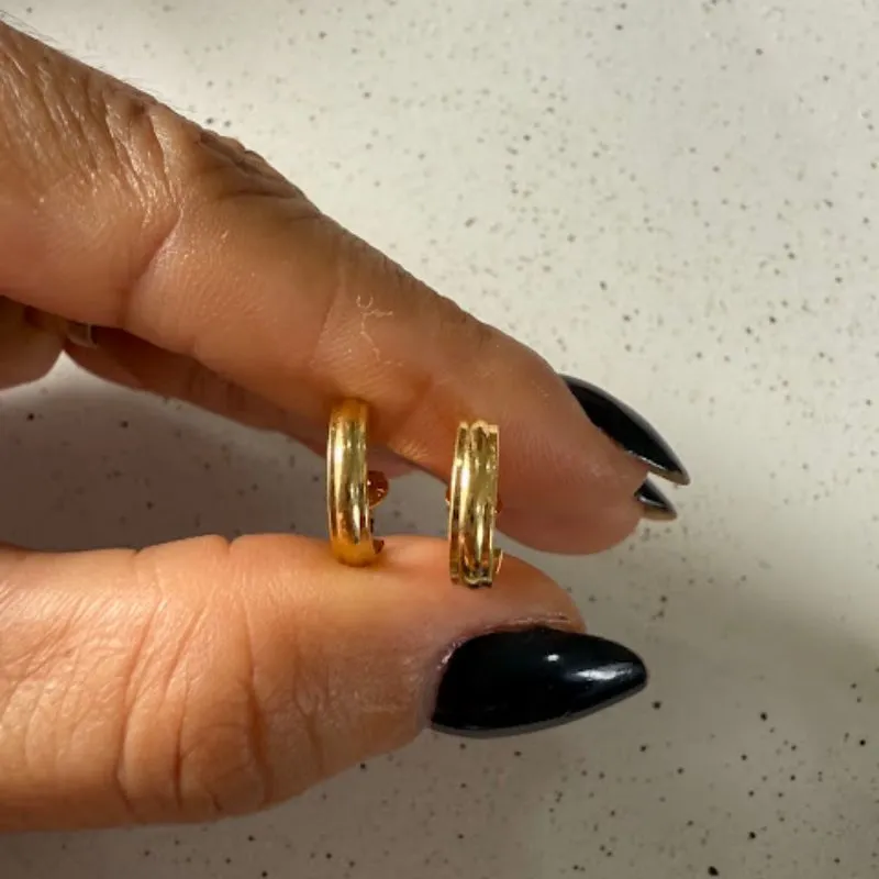 Brinco Meia Argolinha - Banhada a ouro 18k