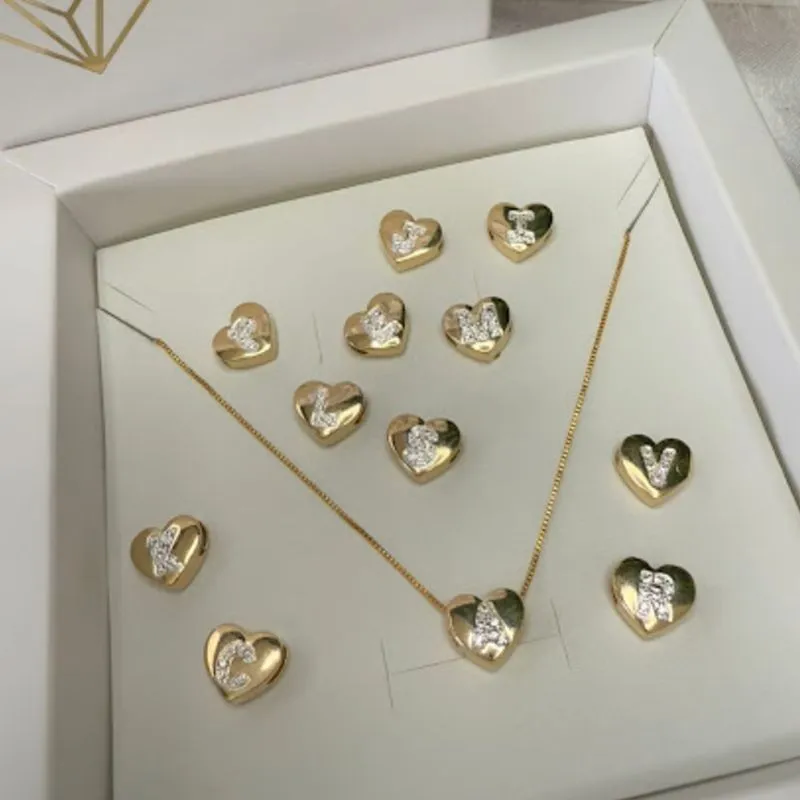 Colar com Pingente Letra Cravejada no Coração - Banhado a Ouro 18K