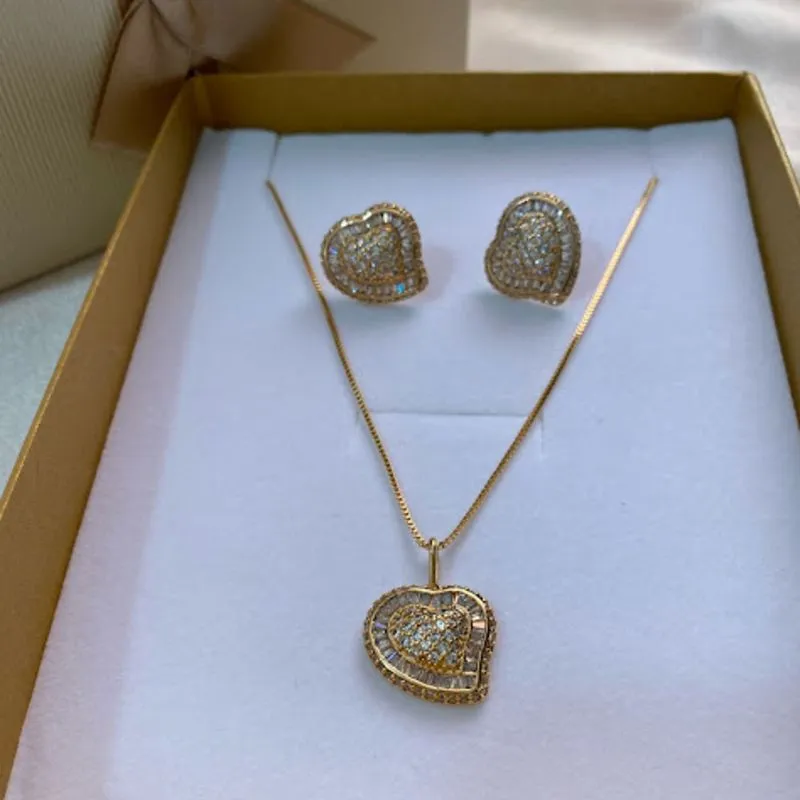 Conjunto Colar e Brincos de Coração Cravejado - Banhado a Ouro 18K