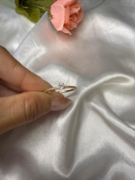 Anel Solitário Delicado Cravejado Microzircônias - Banhado a Ouro 18K