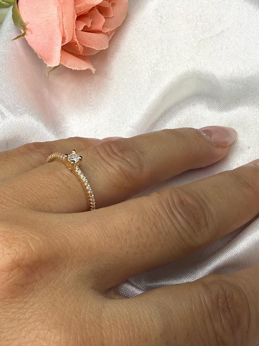 Anel Solitário Delicado Cravejado Microzircônias - Banhado a Ouro 18K